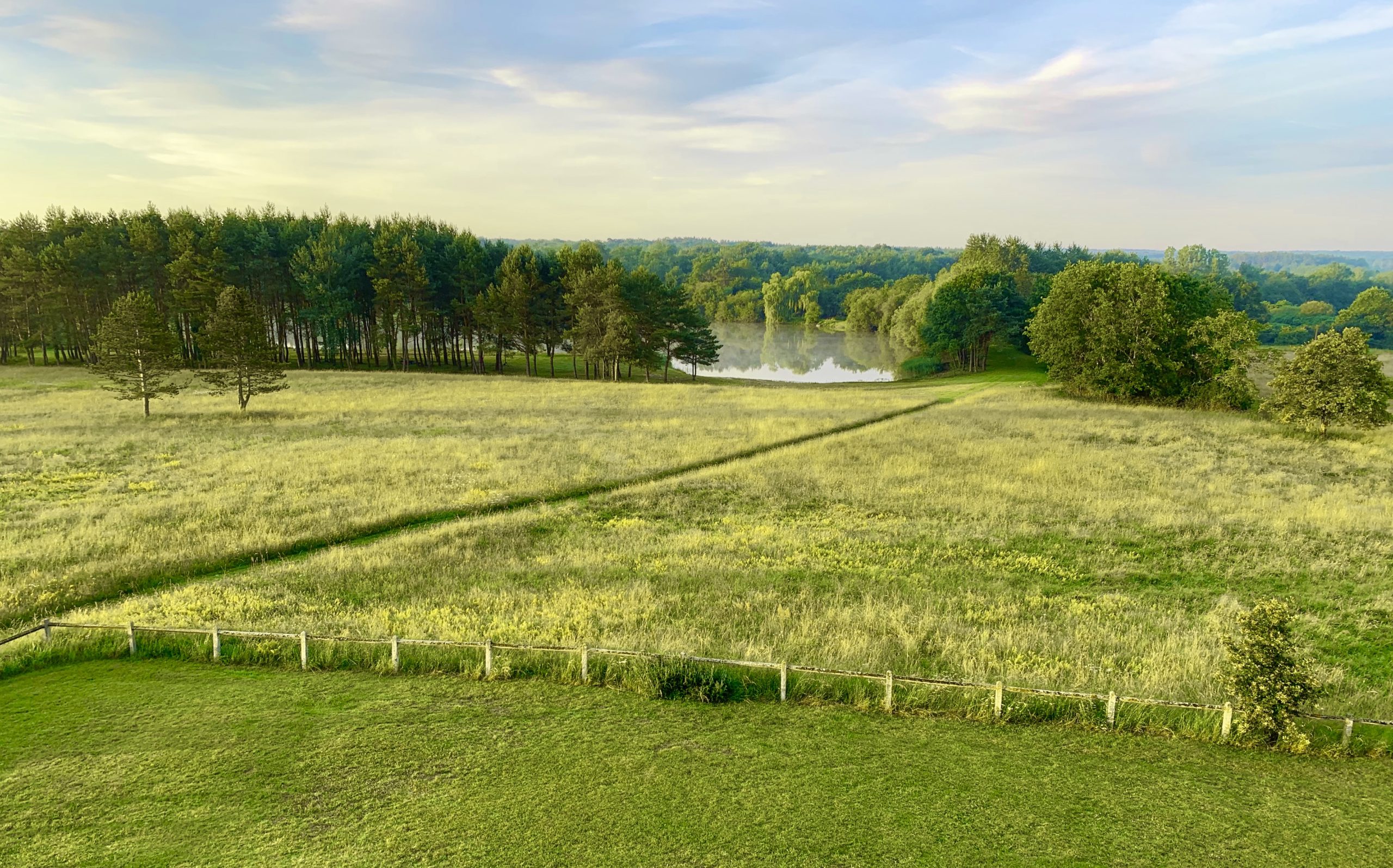 etang en sologne sur le domaine de la Blondellerie, avec espaces verts pour des séminaire, mariages... en Sologne